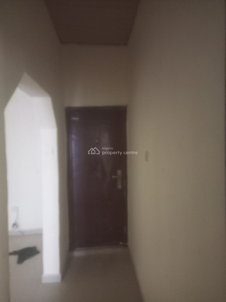 Luxury Clean 2 Bedrooms, Upstairs, Aso Rock, Bucknor Estate, Isolo, Lagos, Flat / Apartment for Rent