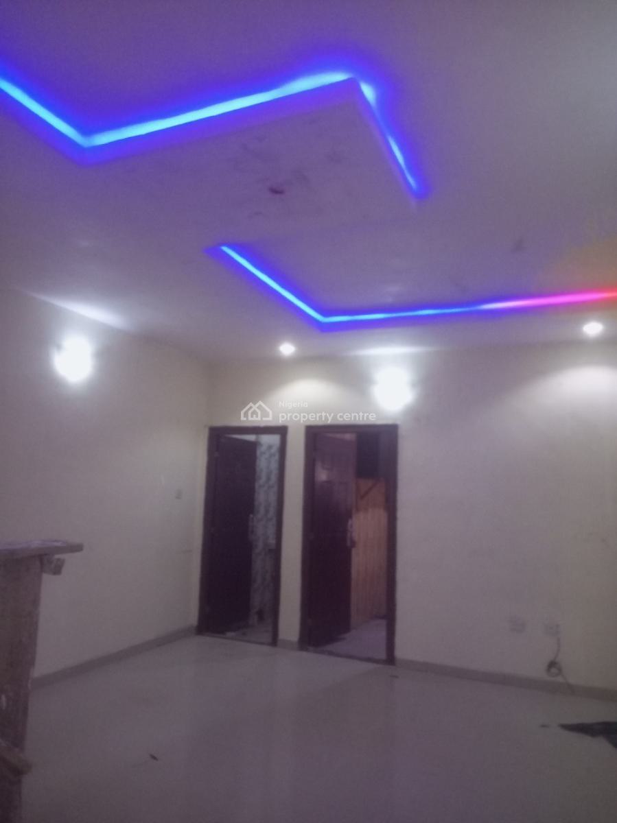 Luxury Clean 2 Bedrooms, Upstairs, Aso Rock, Bucknor Estate, Isolo, Lagos, Flat / Apartment for Rent