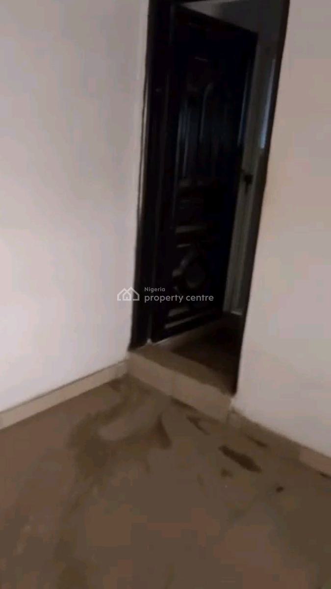 Spacious Pay & Pack in Miniflat Upstairs with Running Water,, Lawanson Bus Stop, Surulere, Lagos, Mini Flat (room and Parlour) for Rent