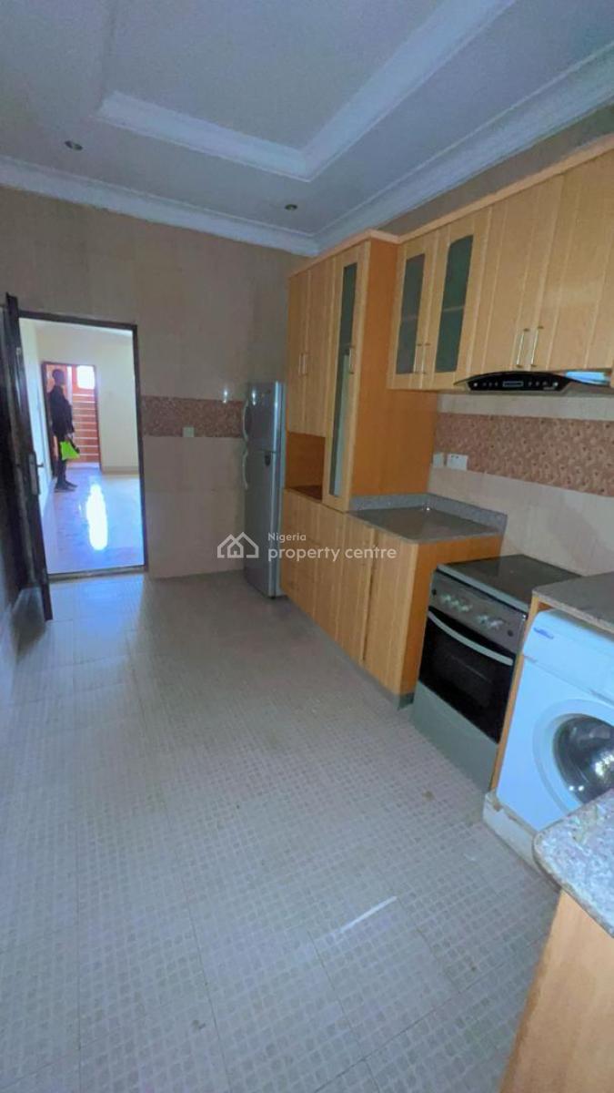 a Newly Renovated 3bedroom Apartment with  Bq, Sangotedo Ajah Lekki Lagos Nigeria, Sangotedo, Ajah, Lagos, Block of Flats for Sale