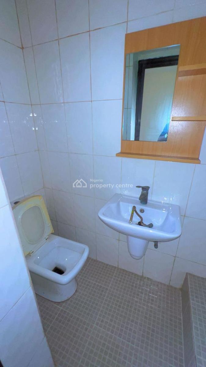 a Newly Renovated 3bedroom Apartment with  Bq, Sangotedo Ajah Lekki Lagos Nigeria, Sangotedo, Ajah, Lagos, Block of Flats for Sale