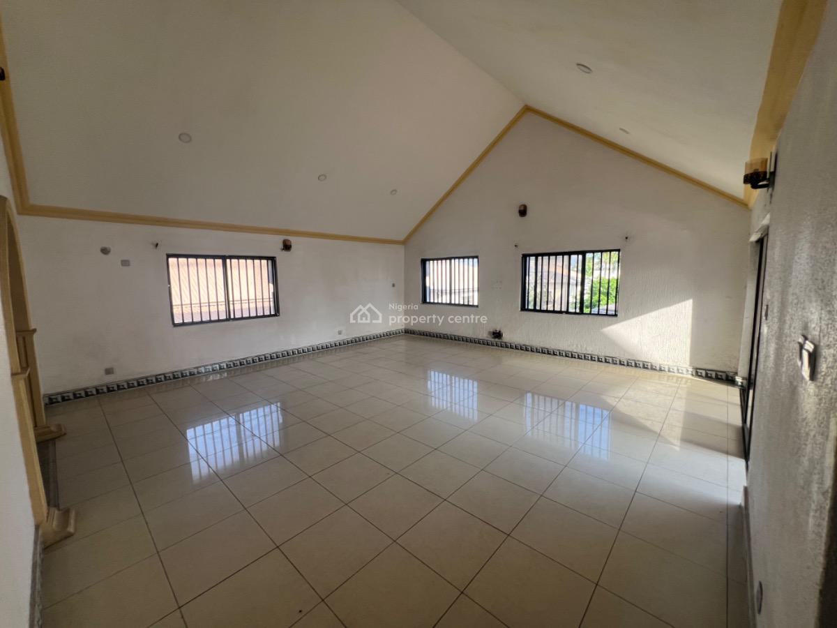 Spacious 3 Bedroom Penthouse with Bq, Lekki Phase 1, Lekki, Lagos, Flat / Apartment for Rent