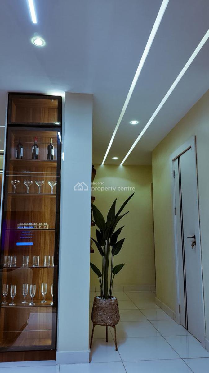 Cozy 2 Bedroom Apartment with Ps5,snooker Board,swimming Pool, Lekki Phase 1, Lekki, Lagos, Flat / Apartment Short Let