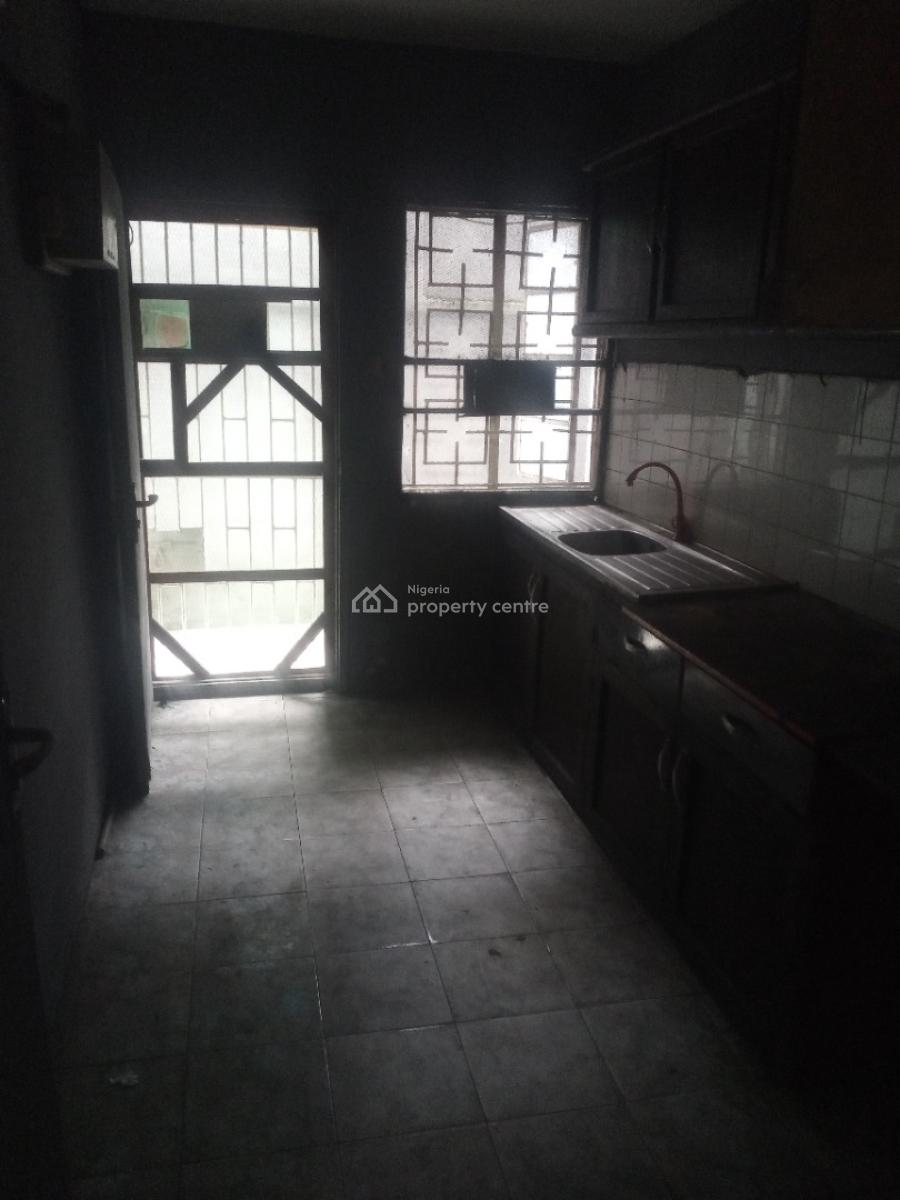 3bedroom, Off Shake Crescent, Aguda, Surulere, Lagos, Flat / Apartment for Rent