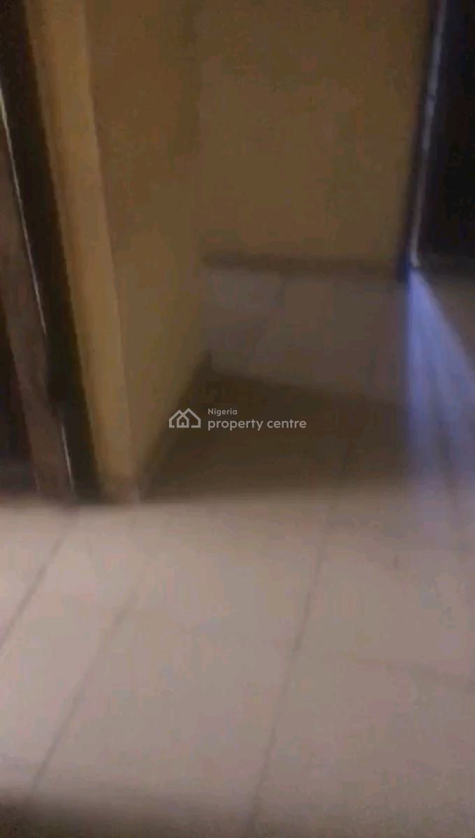 a Neatly Used 2bedroom Apartment Upstairs with Balcony and 2t2b, Alabi Owoyemi Street, Oworonshoki, Shomolu, Lagos, Flat / Apartment for Rent