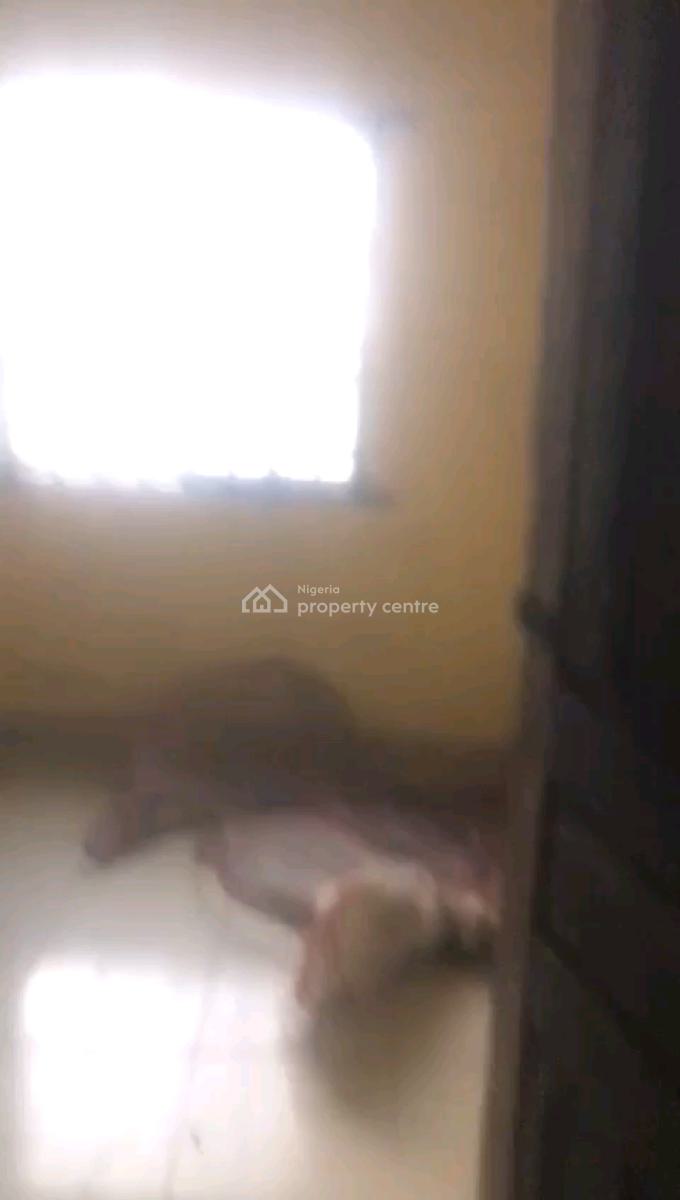 a Neatly Used 2bedroom Apartment Upstairs with Balcony and 2t2b, Alabi Owoyemi Street, Oworonshoki, Shomolu, Lagos, Flat / Apartment for Rent