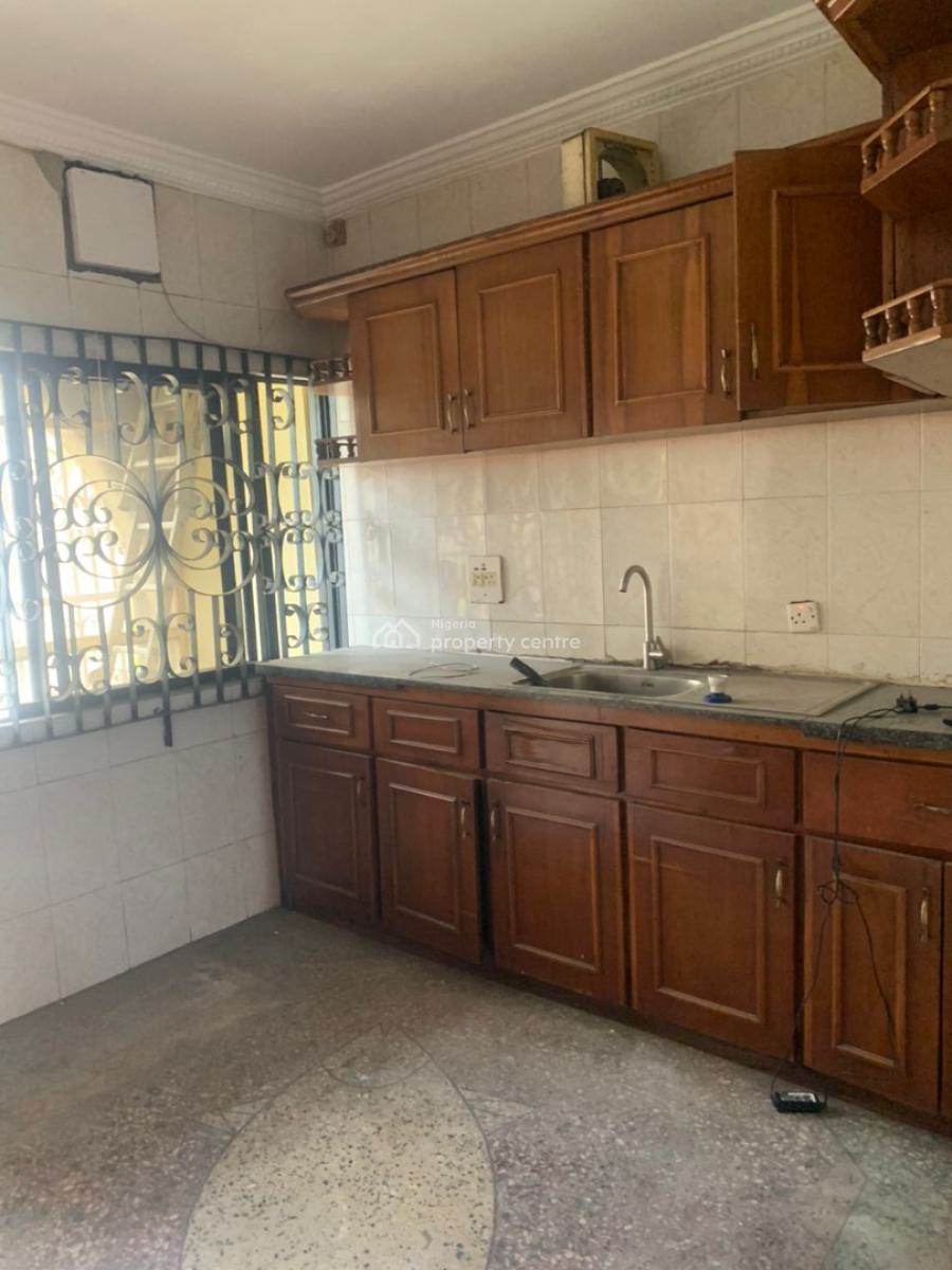 Neat 3-bedroom Apartment (back Unit), Lekki Phase 1, Lekki, Lagos, Flat / Apartment for Rent