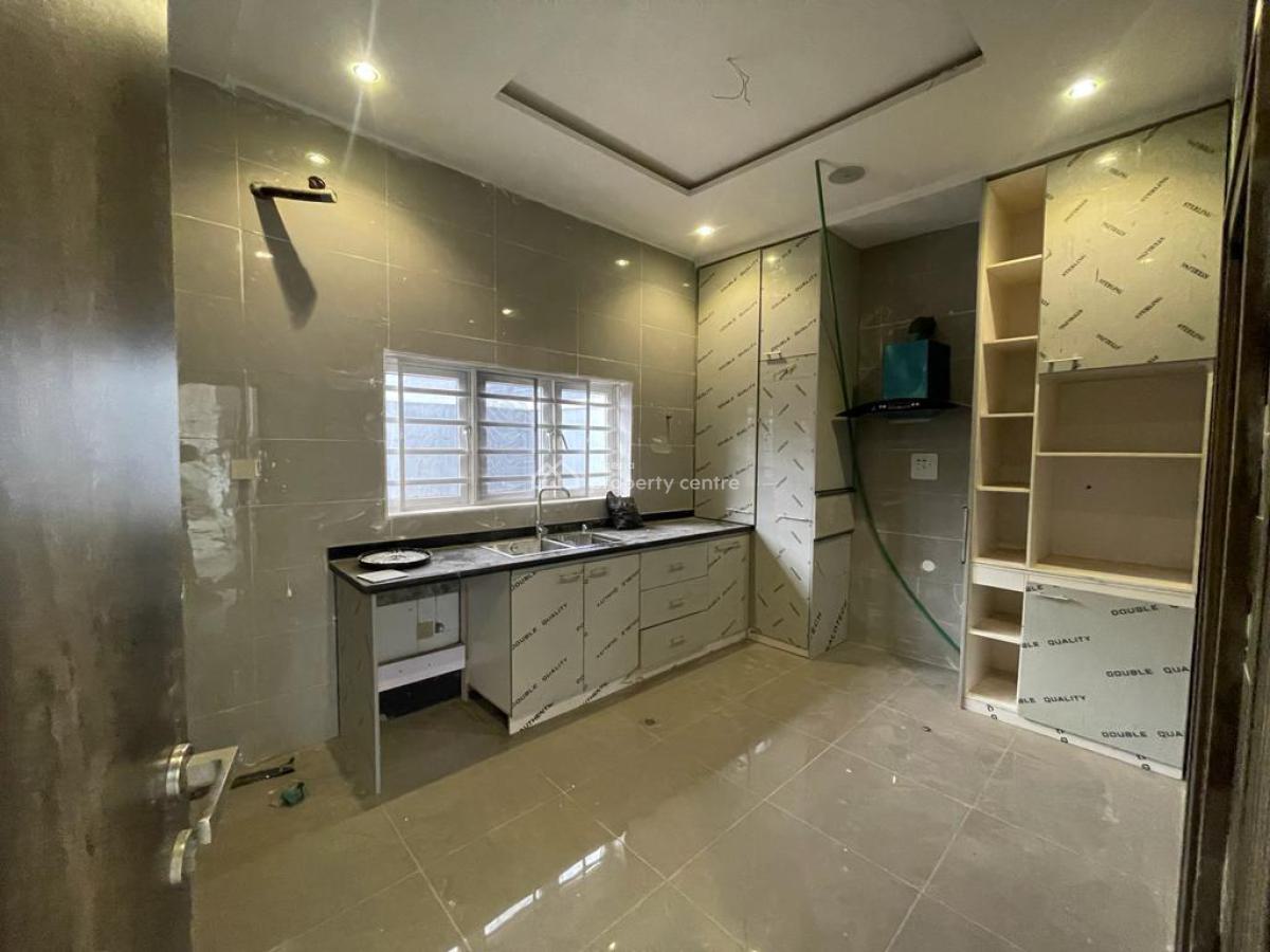 Automated Newly Build  Serviced 5 Bedrooms Terraces in Hight Brow Area, Iyaganku, Ibadan, Oyo, Terraced Duplex for Sale