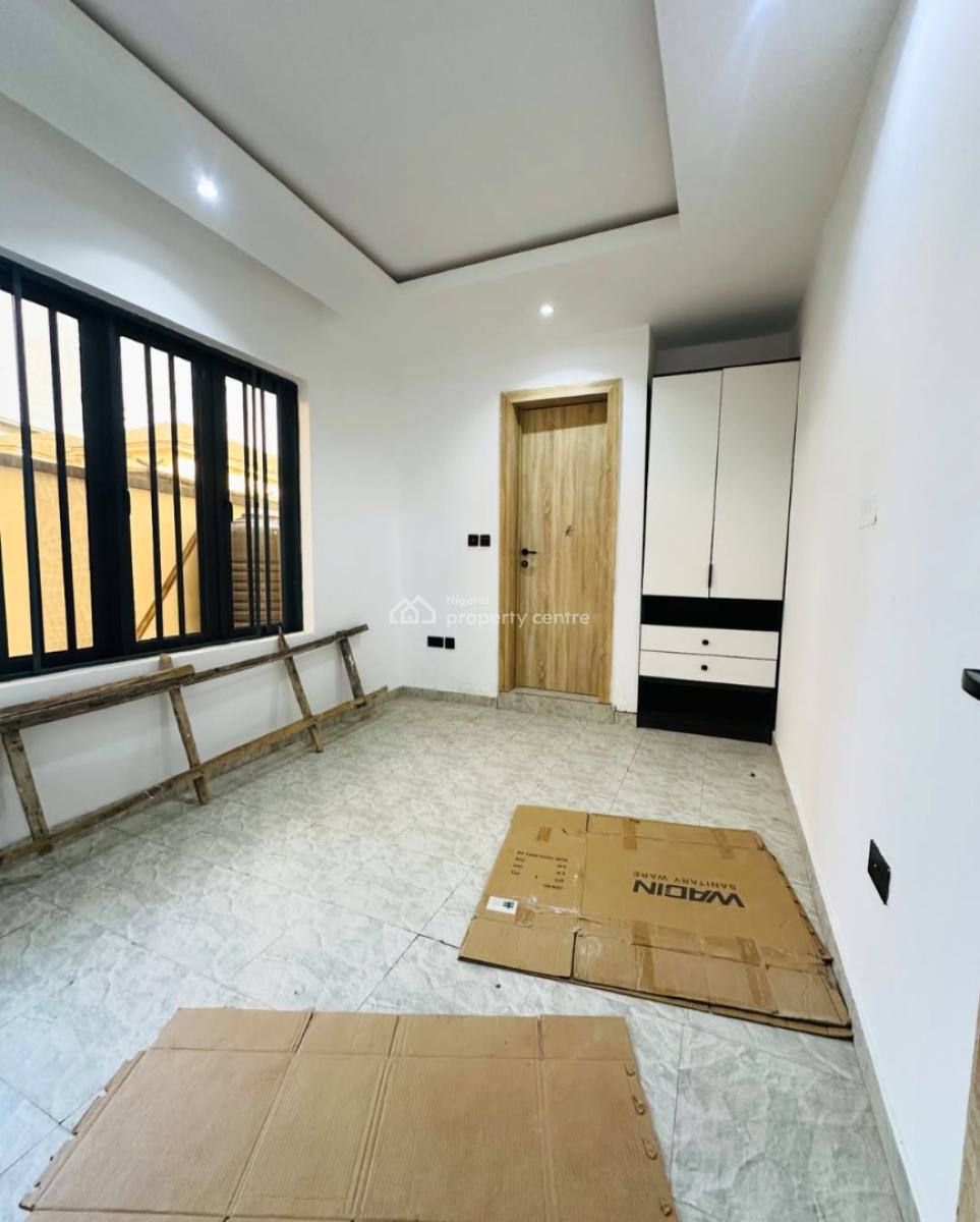 Exquisitely Built to Taste 2 Bedroom Apartment in a Lovely Environment, Magodo Phase 2, Gra Phase 2, Magodo, Lagos, Flat / Apartment for Sale