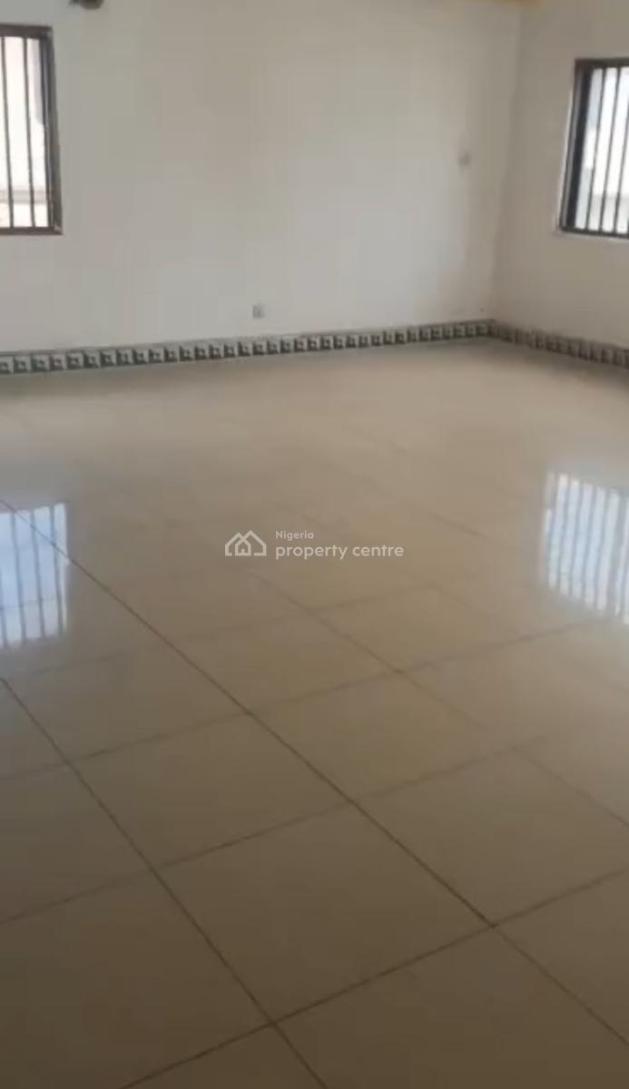 Well Maintained and Spacious 3bedroom Penthouse Apartment, Off Admiralty Way, Lekki Phase 1, Lekki, Lagos, Flat / Apartment for Rent