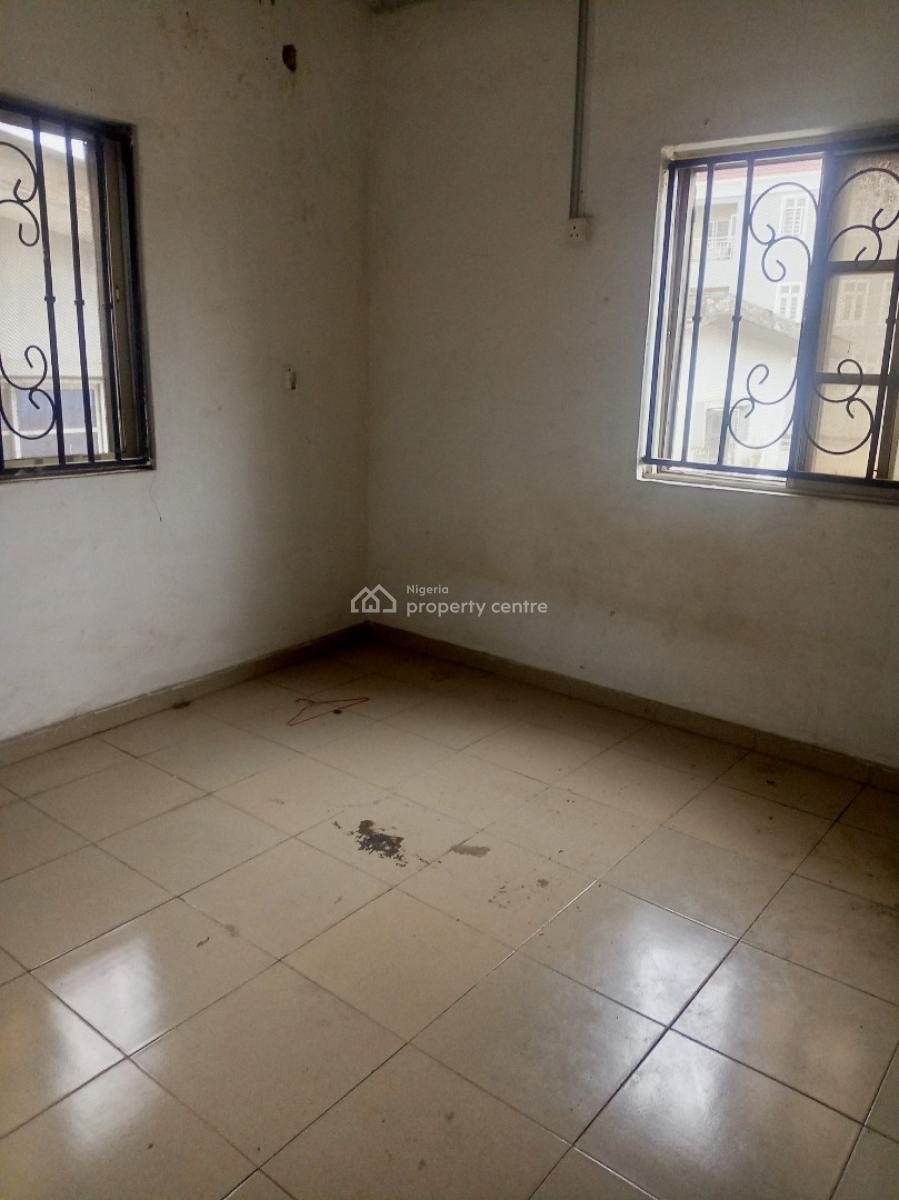Clean Very Spacious Mini Flat Upstairs, Down Down Olufemi By Ogunlana Drive, Surulere, Lagos, Mini Flat (room and Parlour) for Rent