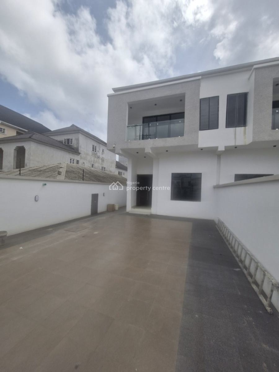 Spacious 4-bedroom Semi-detached Duplex with Bq, Ologolo, Lekki, Lagos, Semi-detached Duplex for Sale