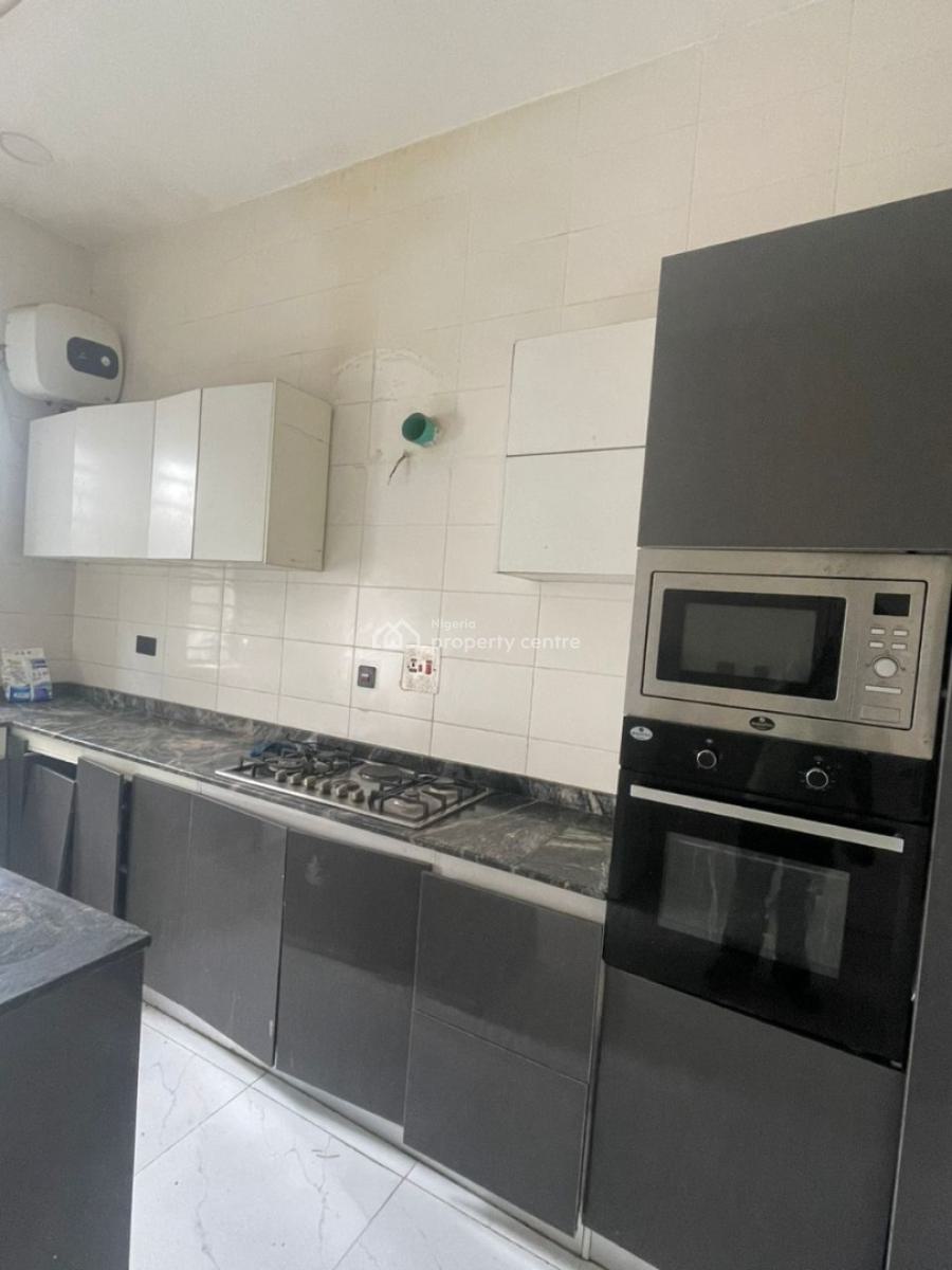 Small Room Bq in a Shared Apartment, Crewklane Avenue, Osapa, Lekki. Lagos, Osapa, Lekki, Lagos, Flat / Apartment for Rent