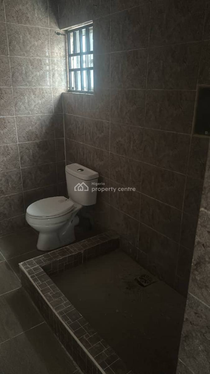 Female Needed in a Shared Apartment, Ologolo, Ologolo, Lekki, Lagos, Flat / Apartment for Rent