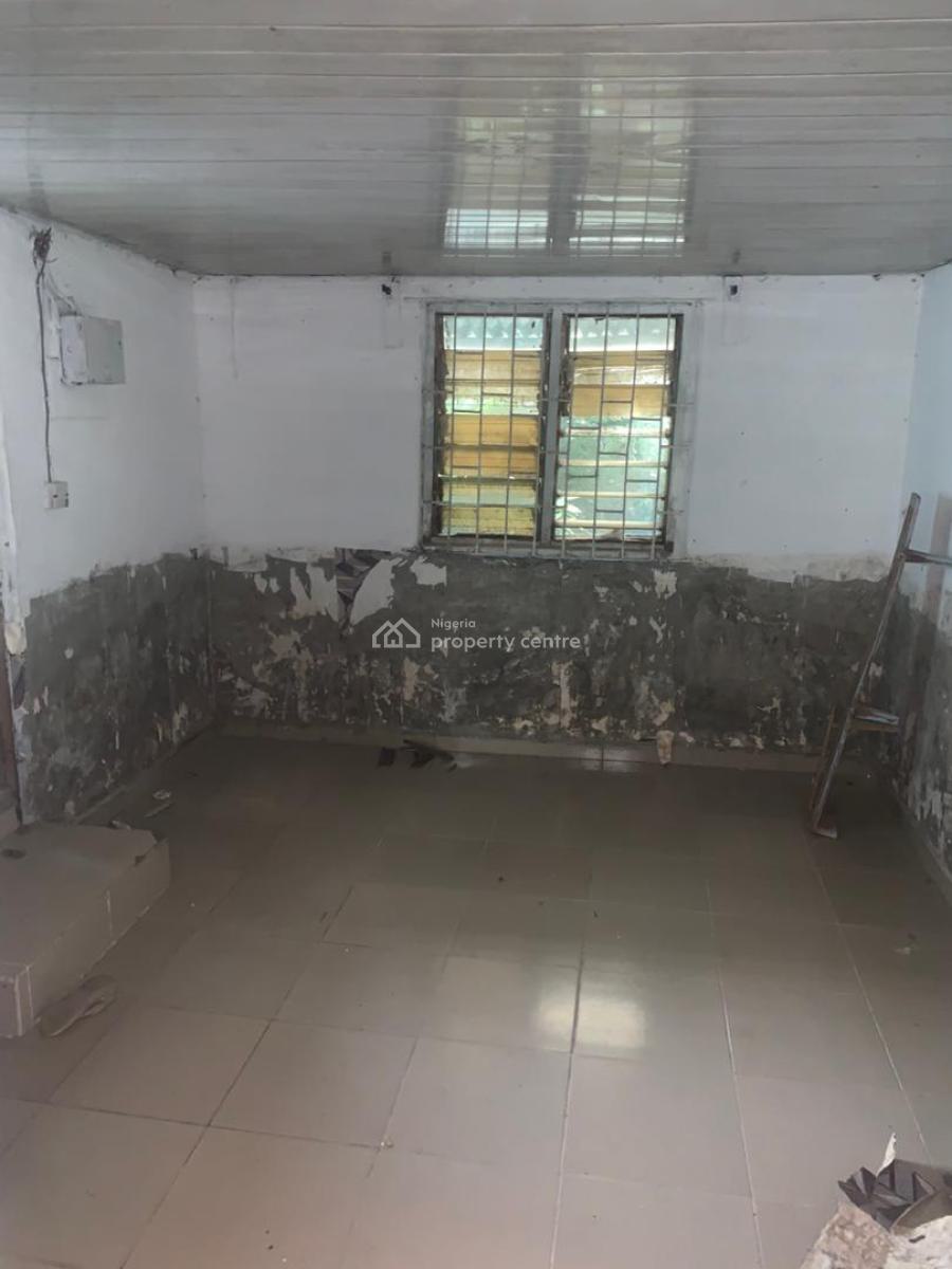 Low Budget 1 Room Self-contained Flat, Yaba, Yaba, Lagos, Self Contain (single Rooms) for Rent