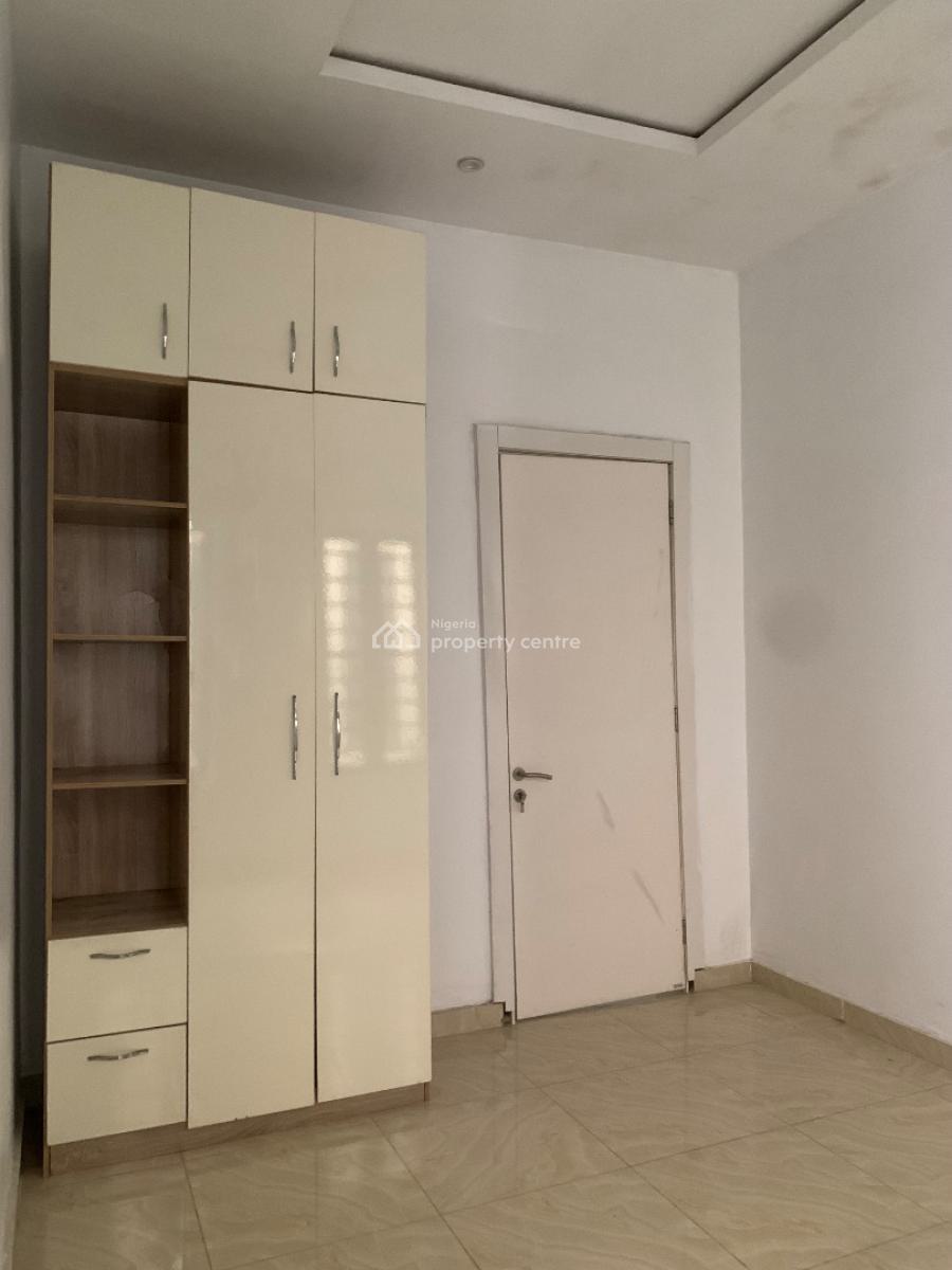 Convenient Urban Living - 4-bedroom Residence, Ikota, Lekki, Lagos, Semi-detached Duplex for Sale