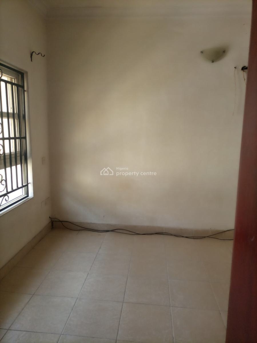 Room Selfcon Inside a Shared Townhome, Bourdillon Court Along Chevron Drive, Lekki, Lagos, Self Contain (single Rooms) for Rent