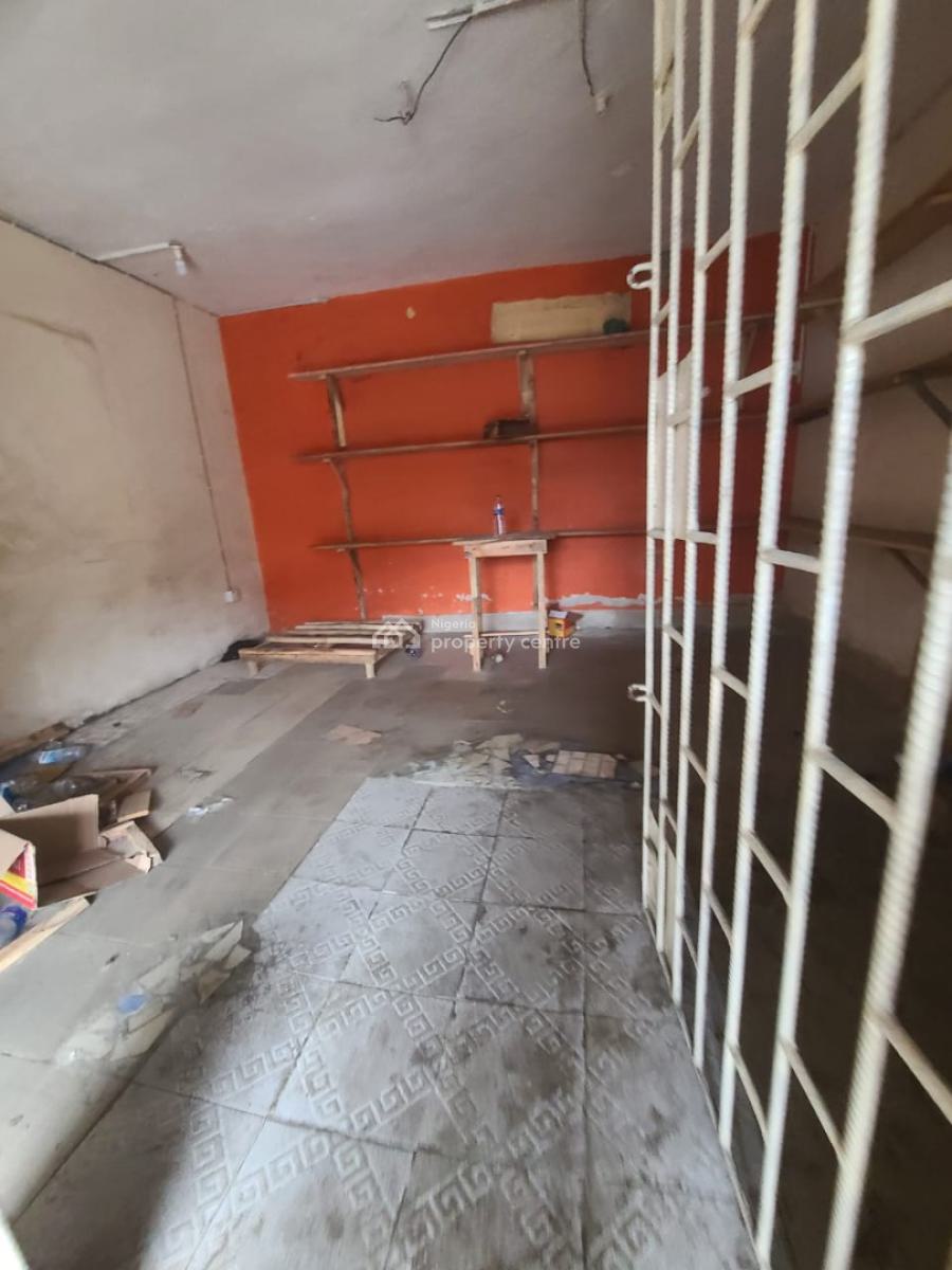 Spacious Shop Face The Major Road, Morocco Road, Shomolu, Lagos, Shop for Rent