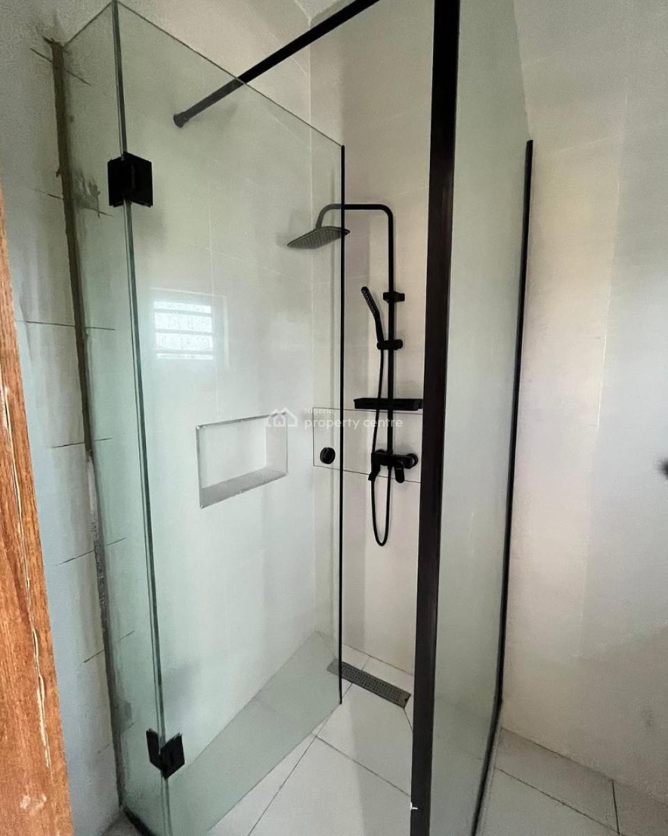 Lovely 2 Bedroom Apartment with Bq, Lekki Phase 1, Lekki Phase 1, Lekki, Lagos, Block of Flats for Sale