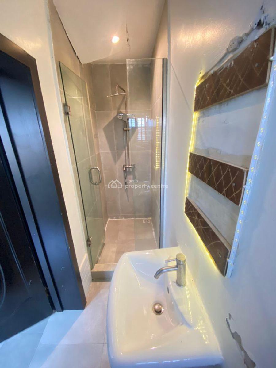 Mini Flat Upstairs, Off Admiraty, Lekki Phase 1, Lekki, Lagos, Flat / Apartment for Rent