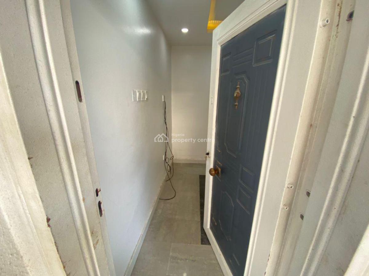 Mini Flat Upstairs, Off Admiraty, Lekki Phase 1, Lekki, Lagos, Flat / Apartment for Rent