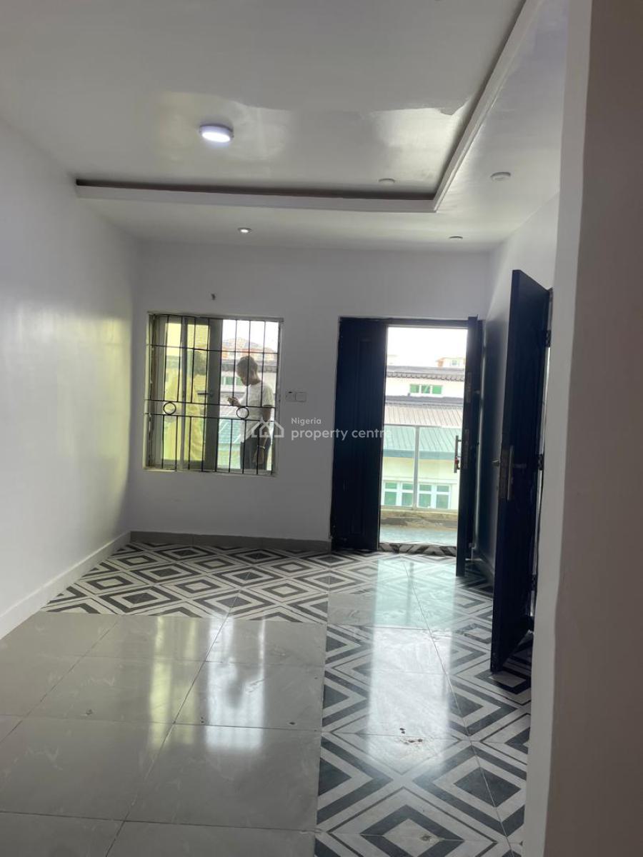 Cozy Self Contain, Along Chevron Drive, Lekki, Lagos, Self Contain (single Rooms) for Rent