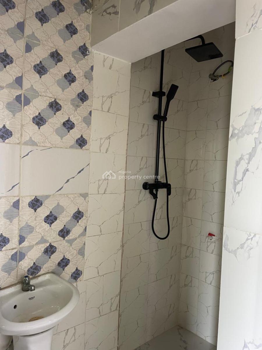 Cozy Self Contain, Along Chevron Drive, Lekki, Lagos, Self Contain (single Rooms) for Rent