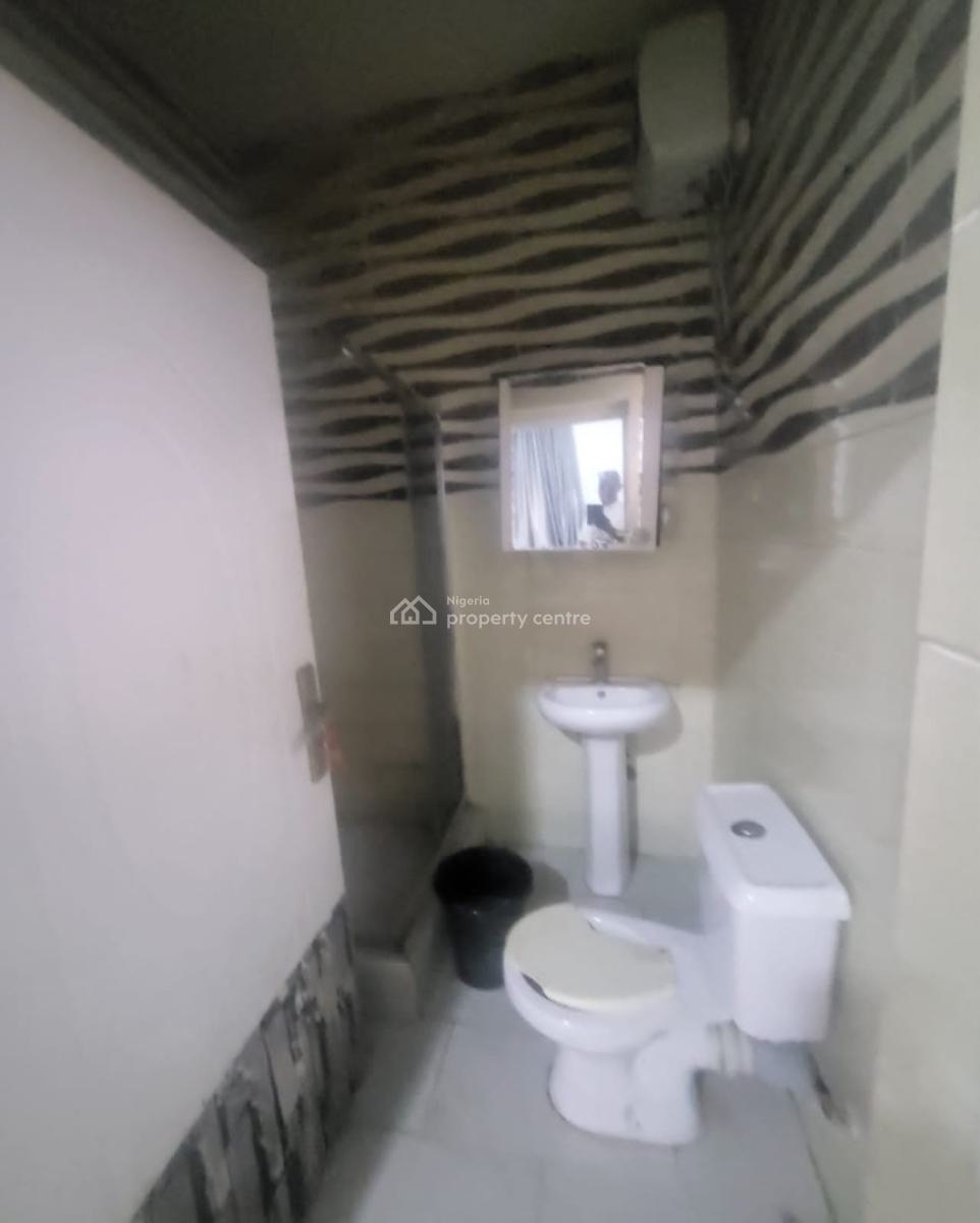 Big Room Upstairs with Sharing Kitchen, Chevron, Lekki, Lagos, Self Contain (single Rooms) for Rent