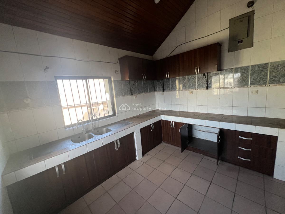 Spacious 3 Bedroom Penthouse with Boys Quarter, Lekki Phase 1 Proper, Lekki, Lagos, Flat / Apartment for Rent