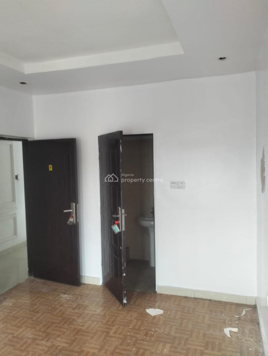 Spacious 2 Bedroom Flat, Alagomeji, Yaba, Lagos, Flat / Apartment for Rent