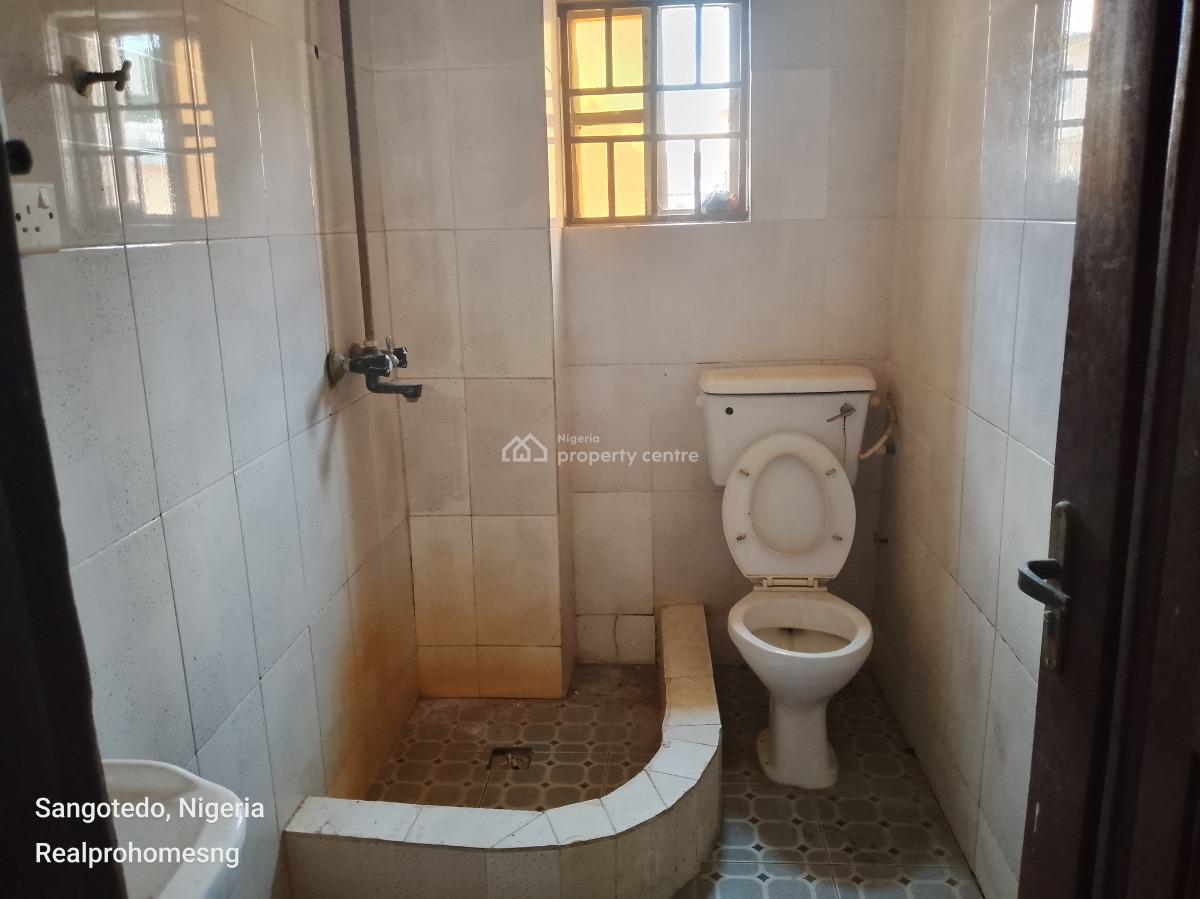Female Roommate Wanted in a Shared Apartment, United Estate, Sangotedo, Ajah Lagos, Ajah, Lagos, Self Contain (single Rooms) for Rent