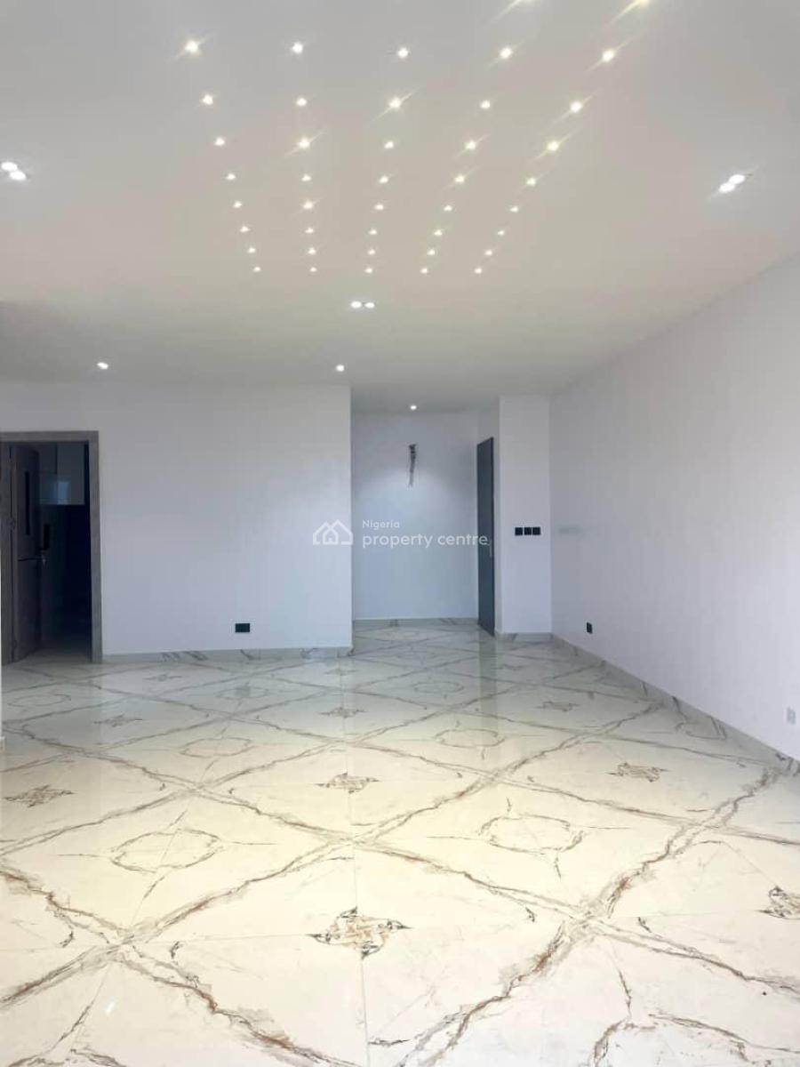 Very Fine and Decent 3-bedroom Flat + Bq, Lekki Phase 1, Lekki, Lagos, Flat / Apartment for Rent