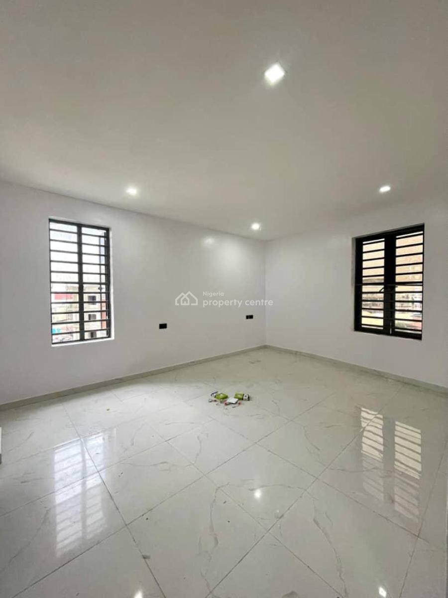 Very Fine and Decent 3-bedroom Flat + Bq, Lekki Phase 1, Lekki, Lagos, Flat / Apartment for Rent