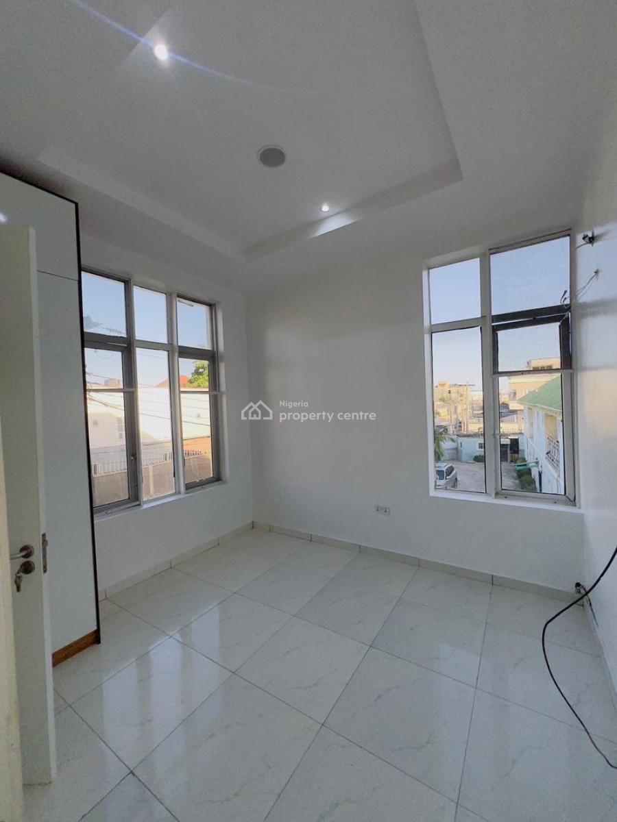 Luxurious 2 Bedroom Available, Ologolo, Lekki, Lagos, Flat / Apartment for Rent