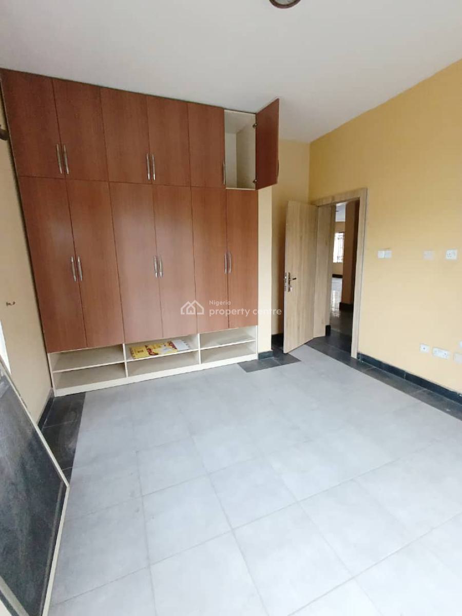 Well Maintained 3 Bedroom Apartment, Lekki Phase 1, Lekki, Lagos, Flat / Apartment for Rent