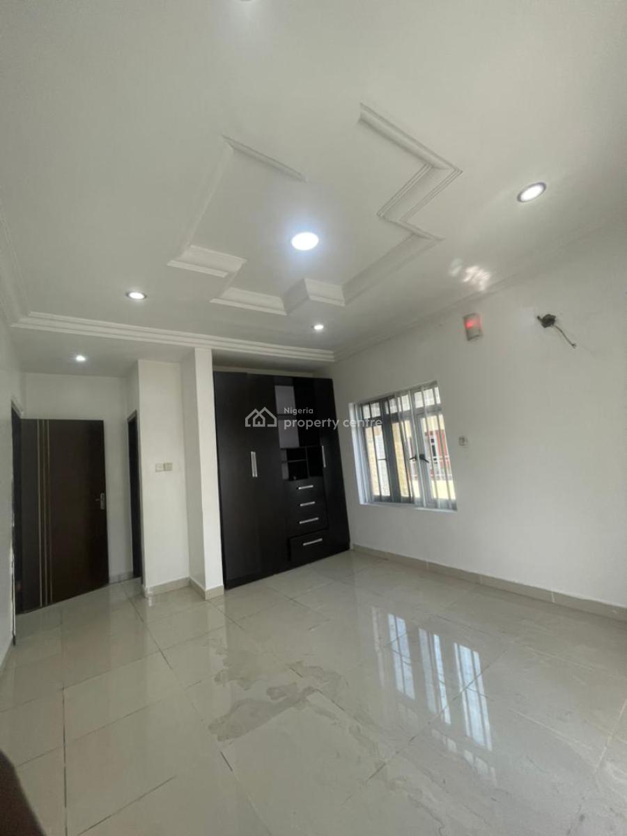 Spacious 3 Bedroom Apartment Upstairs, Bera Estate, Chevron, Lekki, Lagos, Flat / Apartment for Rent