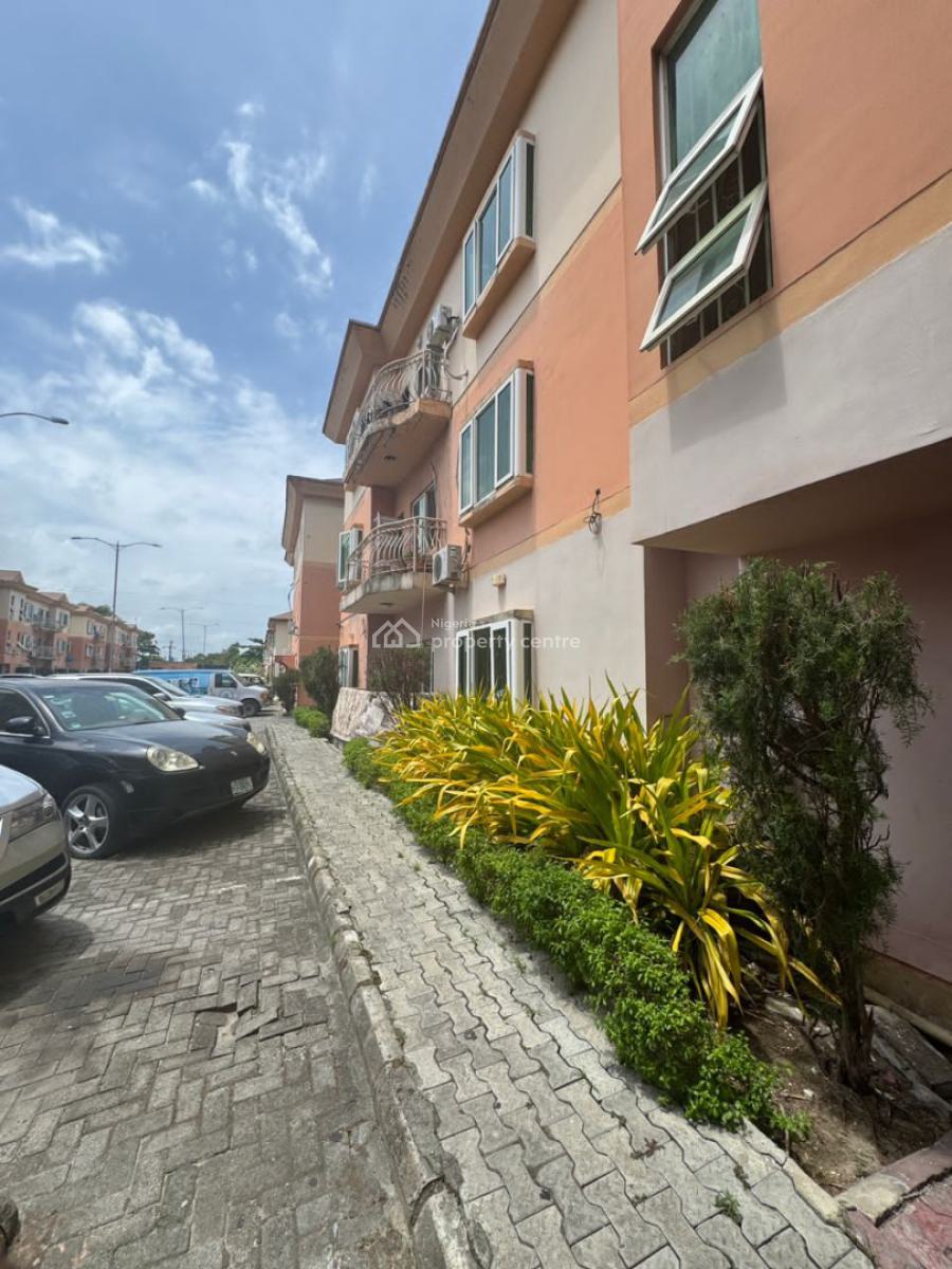 Massive 3 Bedroom Apartment, Ikota, Lekki, Lagos, Flat / Apartment for Rent