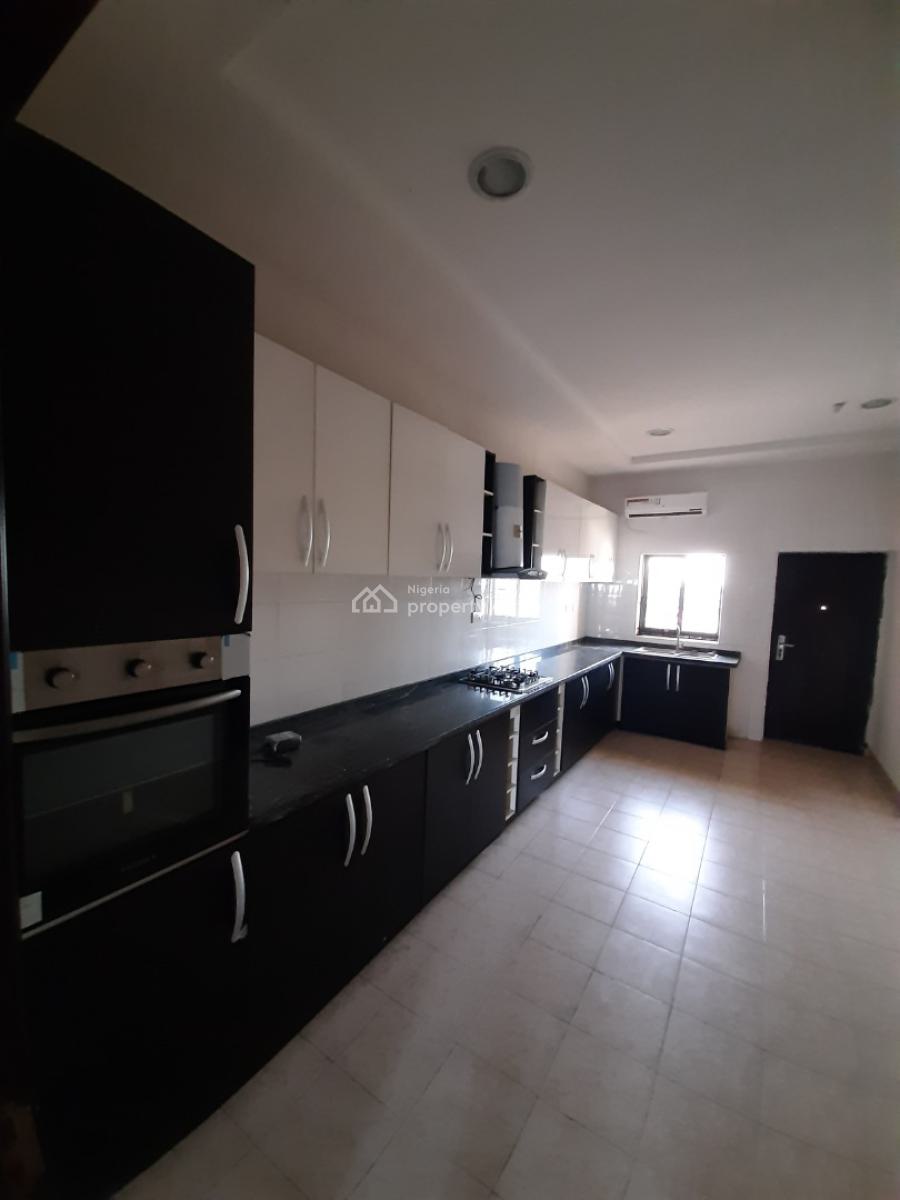 Serviced 3 Bedroom En-suite Flat with Fitted Kitchen/pantry, Cooker, Victoria Island (vi), Lagos, Flat / Apartment for Rent