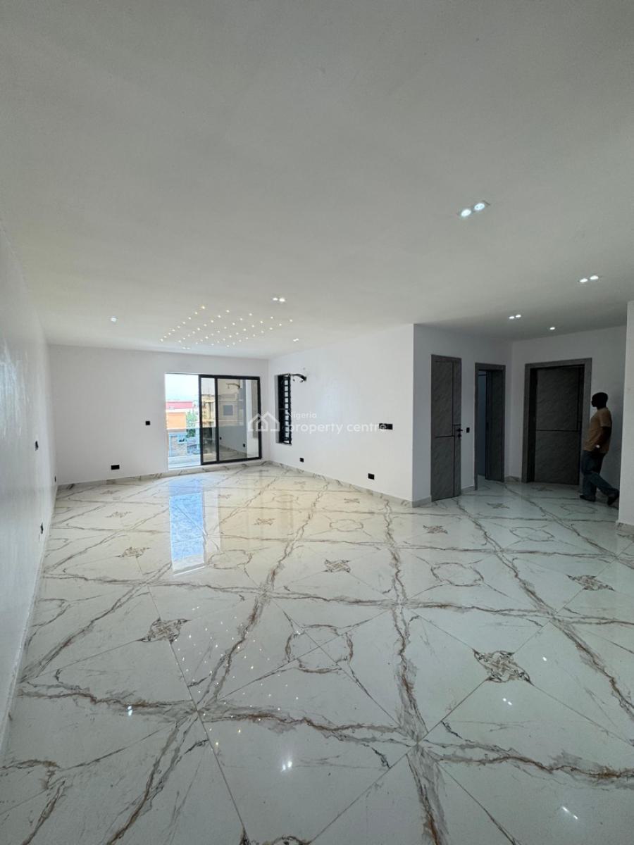Just in: Upstairs with a Bq, Lekki Phase 1, Lekki, Lagos, Flat / Apartment for Rent