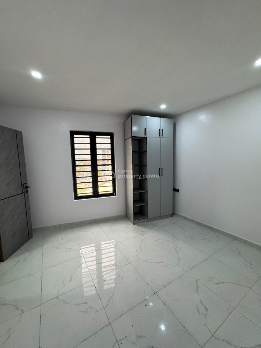 Beautiful 3 Bedroom Flat with Bq, Lekki Phase 1, Lekki, Lagos, Flat / Apartment for Rent