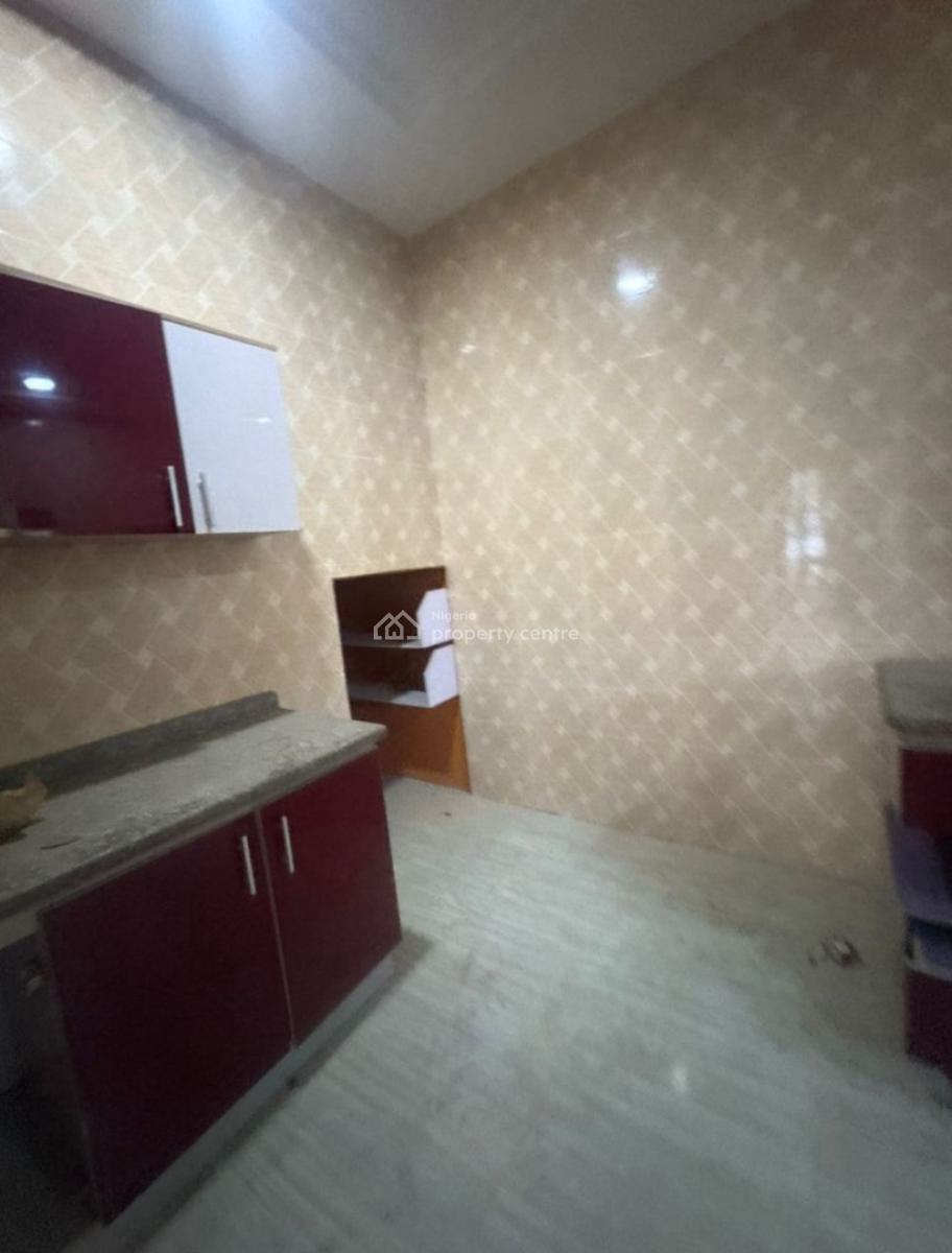 a Spacious Room Downstairs with Ac Sharing Only Kitchen, Van Daniels Estate, Orchid Road, Lekki, Lagos, Self Contain (single Rooms) for Rent