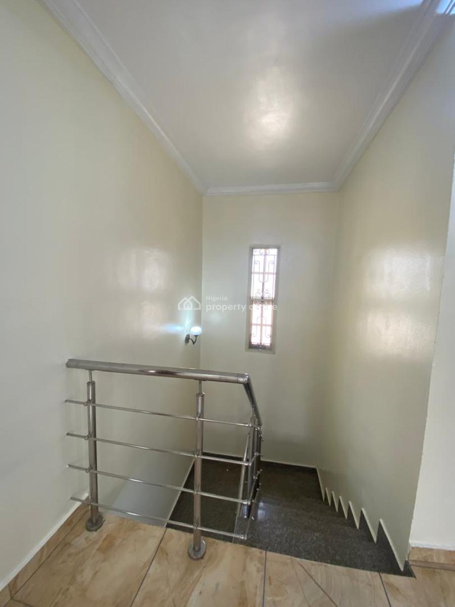 Massive and Specious 4 Bedroom Terrace, Right By Pinnacle Filling Station, Lekki Phase 1, Lekki, Lagos, Office Space for Rent