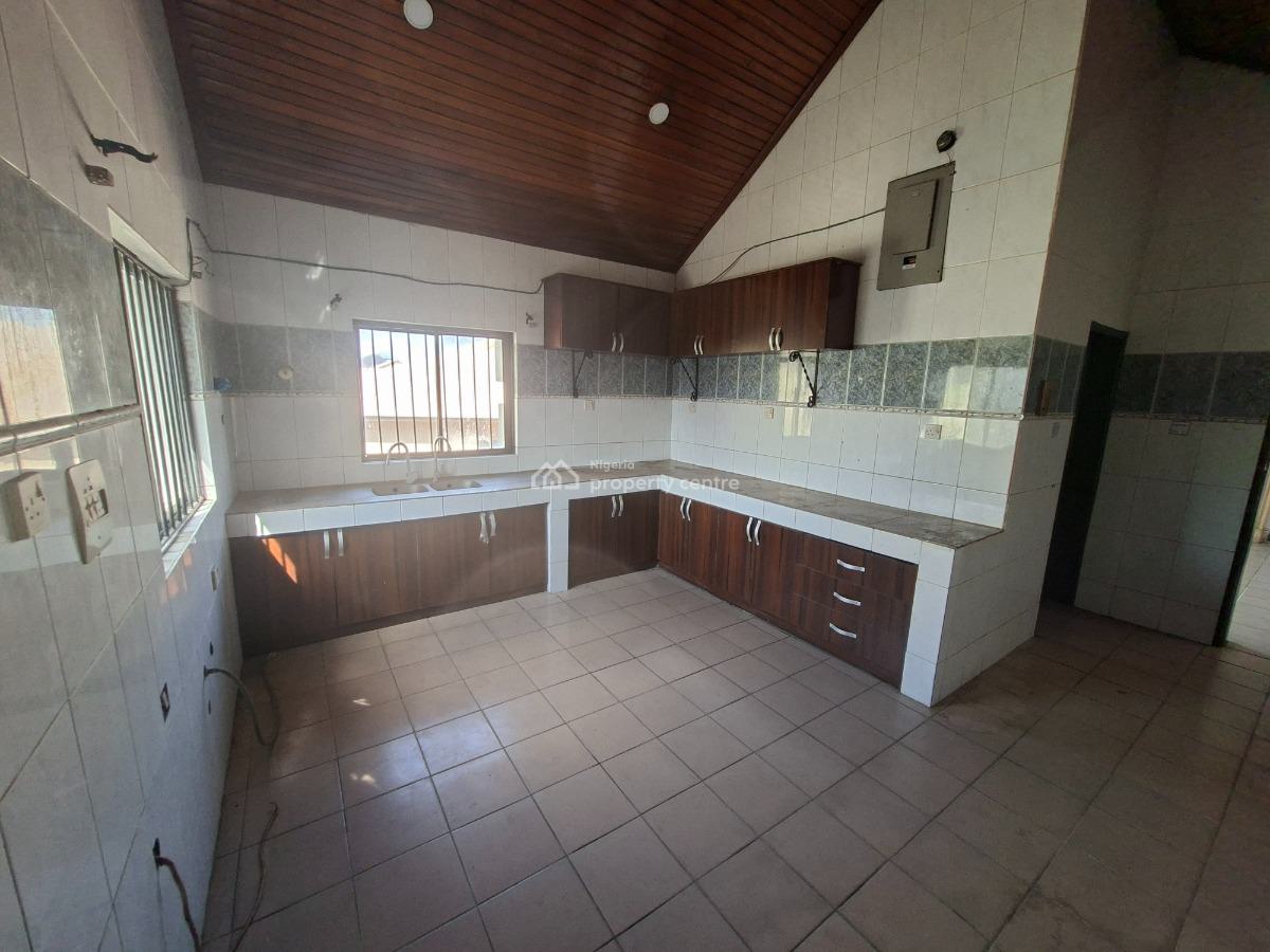 Spacious 3 Bedroom Penthouse Apartment, Off Admiralty Way, Lekki Phase 1, Lekki, Lagos, Flat / Apartment for Rent