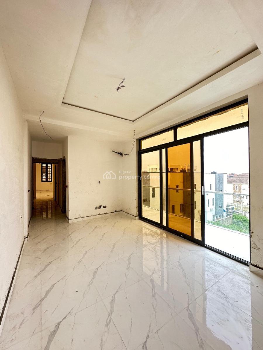 Well Built 2 Bedroom Apartment with Swimming Pool and Gym, Lekki Phase 1, Lekki, Lagos, Block of Flats for Sale