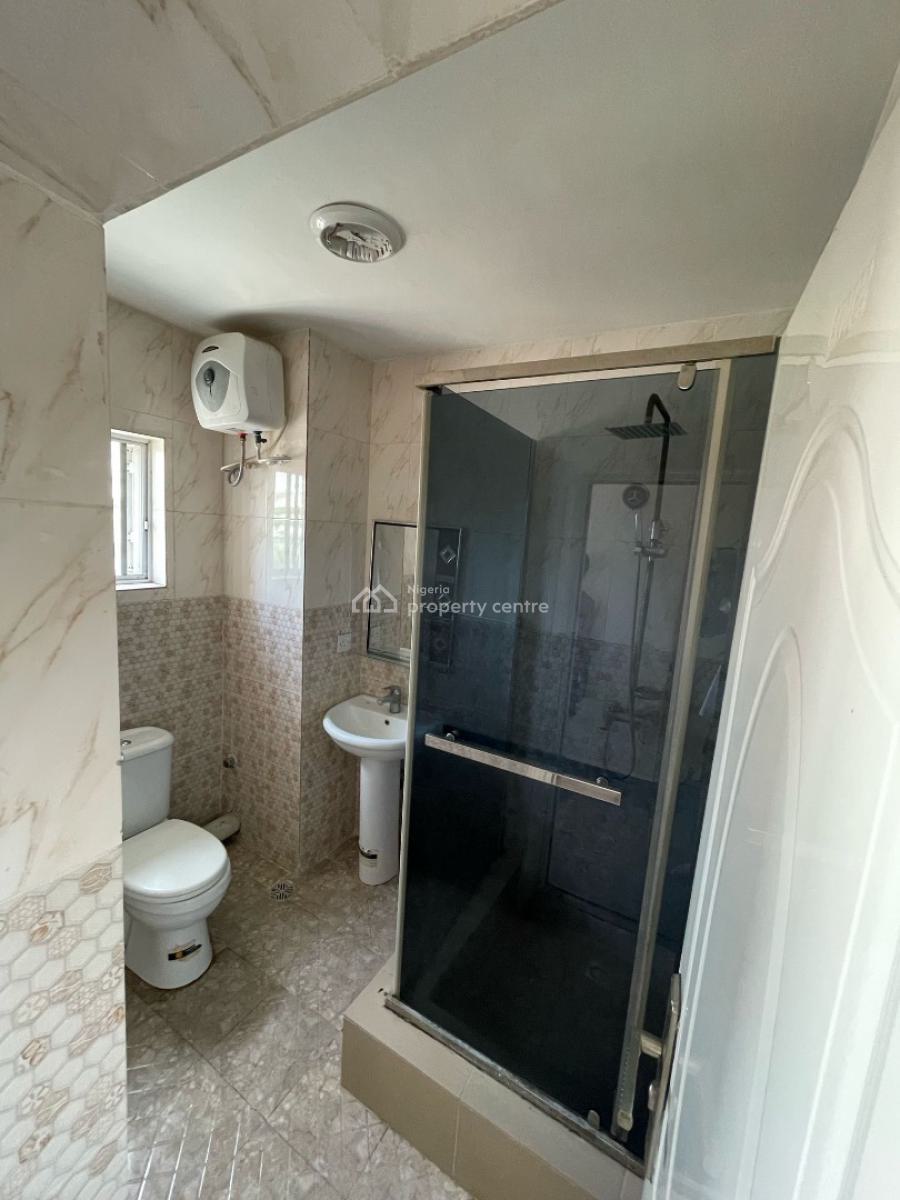 Serviced 3 Bedrooms Apartment with Bq Available, Lekki Phase 1, Lekki, Lagos, Flat / Apartment for Rent