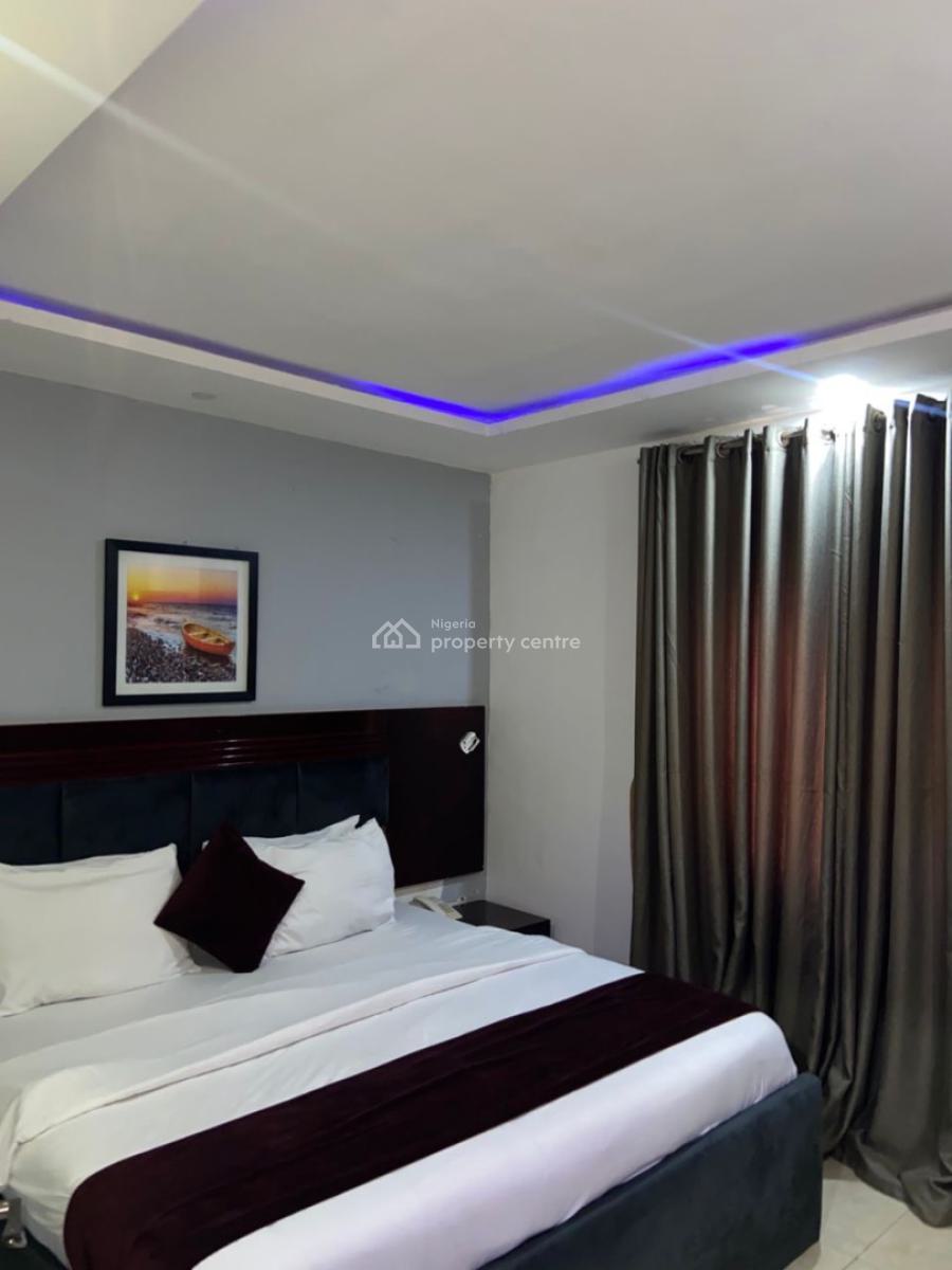 Standard 2 Bedroom Apartment with Pool, Lekki Phase 1, Lekki, Lagos, Flat / Apartment for Rent