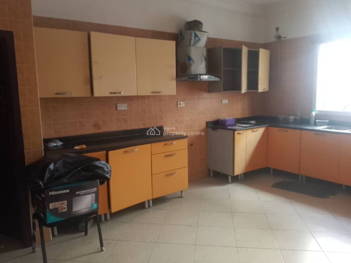 Tastefully Built Well Maintained 5 Bedroom Self Serviced Compound Duplex, Lekki Phase 1, Lekki, Lagos, Detached Duplex for Rent