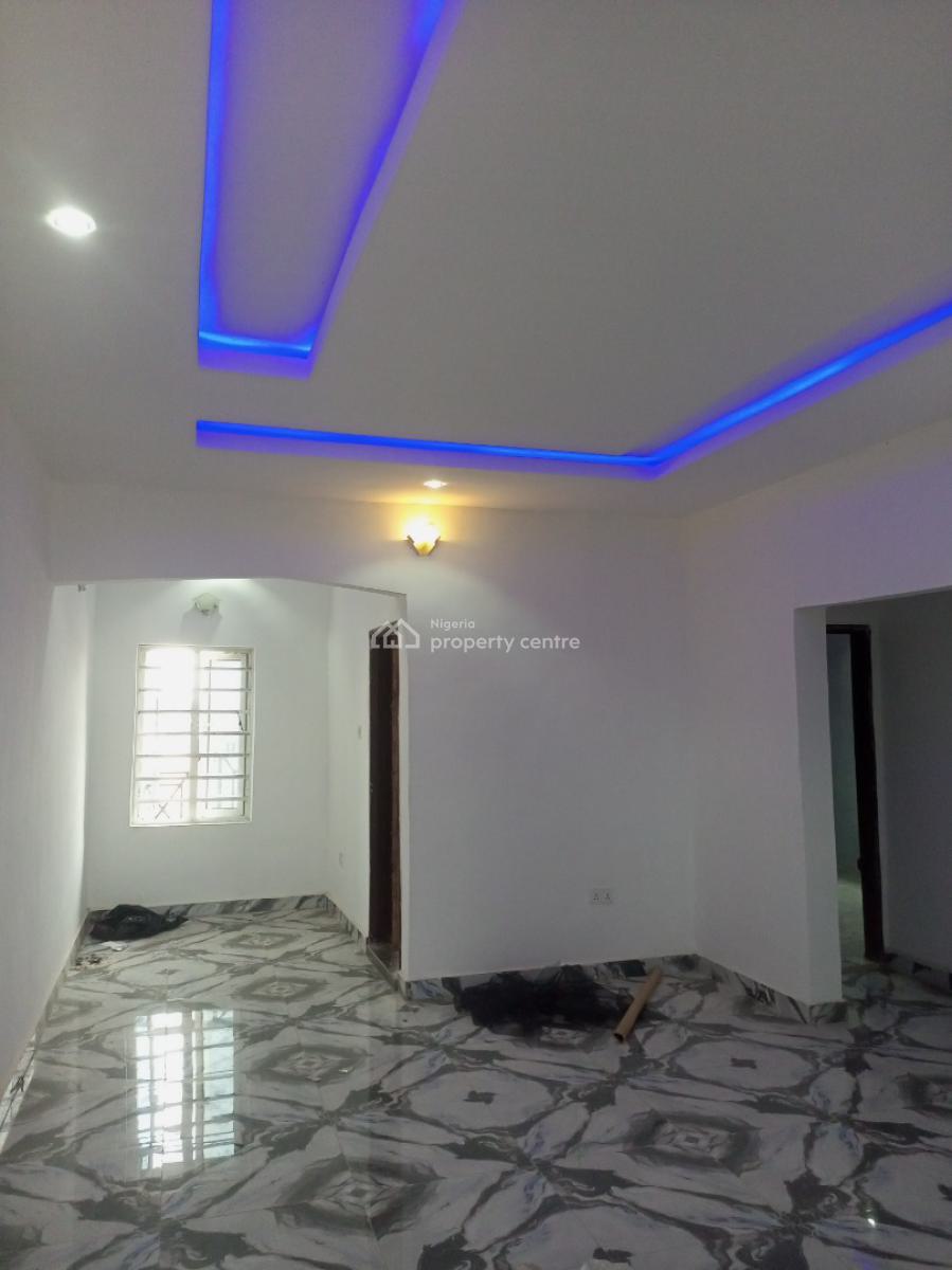 Luxury Newly Built 2 Bedroom Upstairs, Transformer Bucknor Estate., Isolo, Lagos, Flat / Apartment for Rent