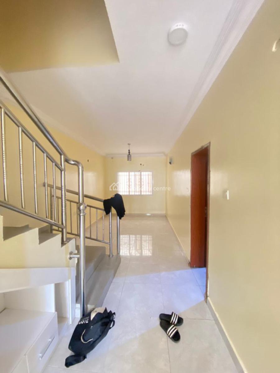 Decent 3 Bedroom Terrace Duplex, Lekki Phase 1, Lekki, Lagos, Terraced Duplex for Rent
