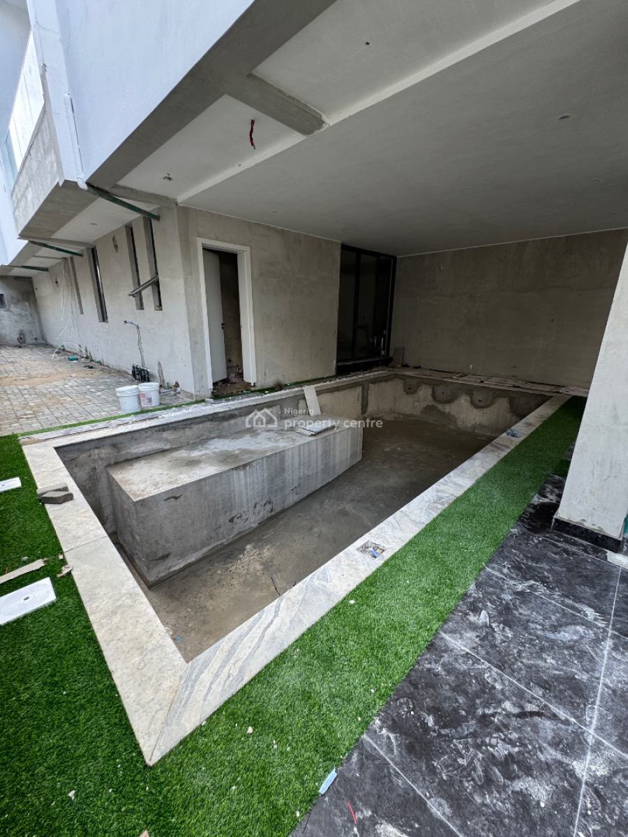 Pristine 2 Bedroom Flat with Gym and Swimming Pool, Lekki Phase 1, Lekki, Lagos, Flat / Apartment for Sale